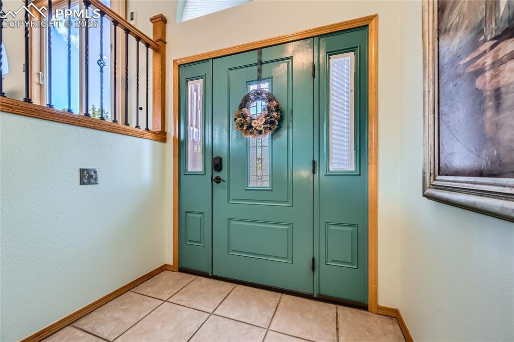 Image 13 of 37: Foyer