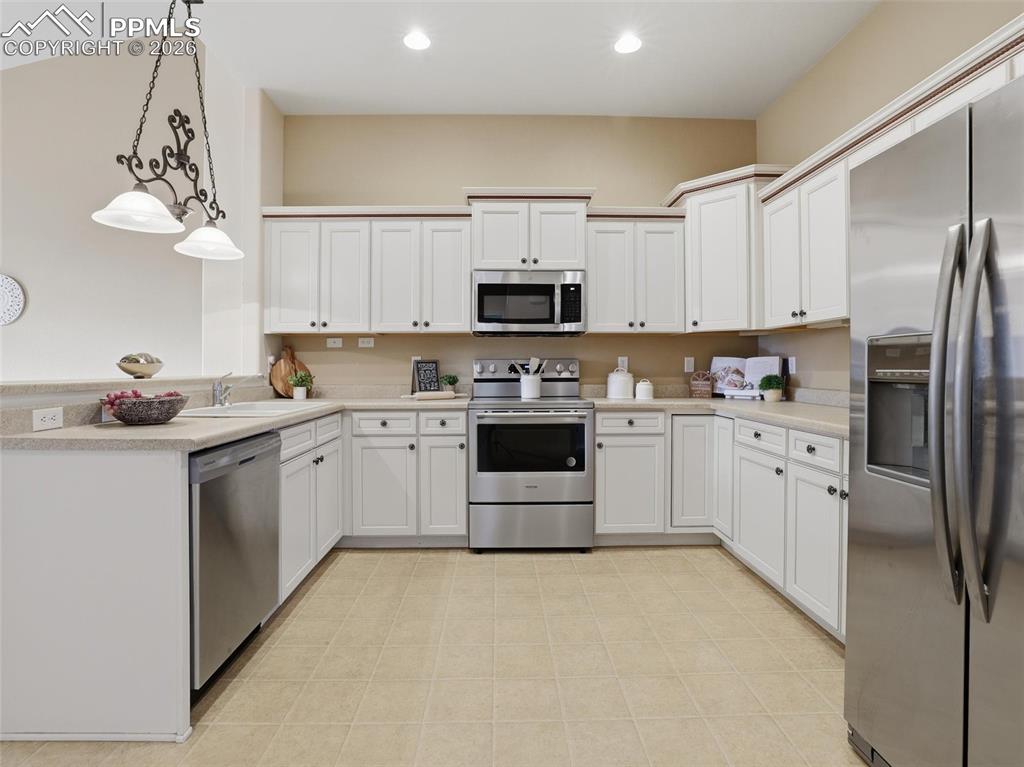 Image 10 of 43: Kitchen