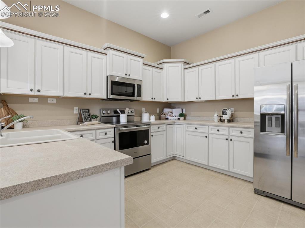 Image 11 of 43: Kitchen