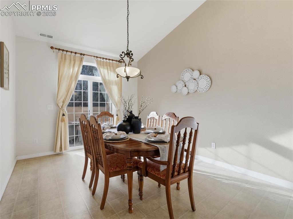 Image 13 of 43: Dining Area