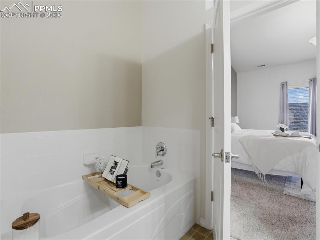 Image 22 of 43: Bathroom