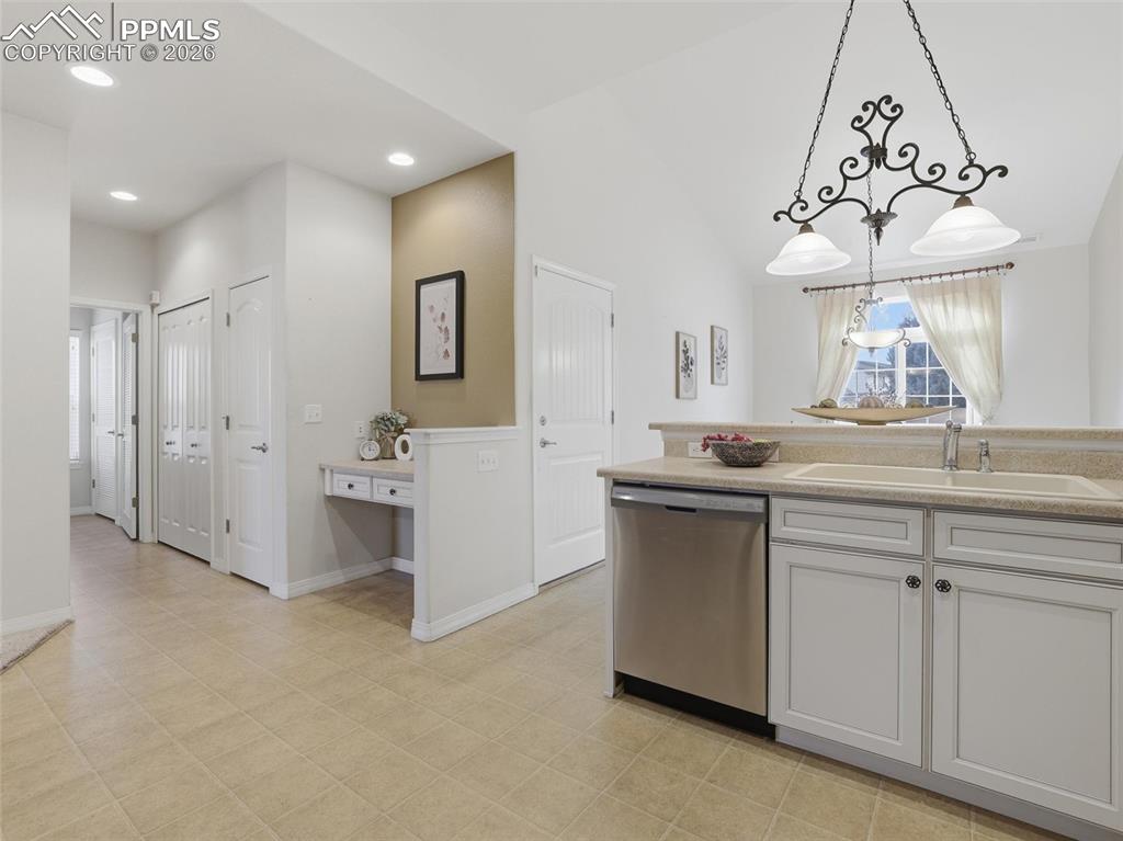 Image 8 of 43: Kitchen