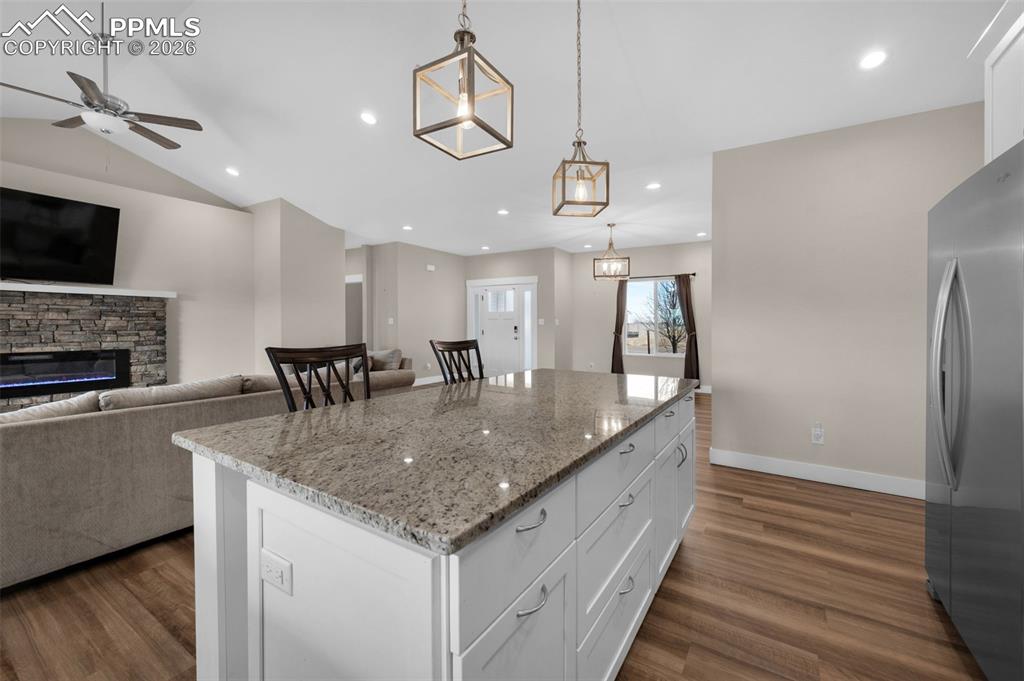 Image 14 of 30: Kitchen