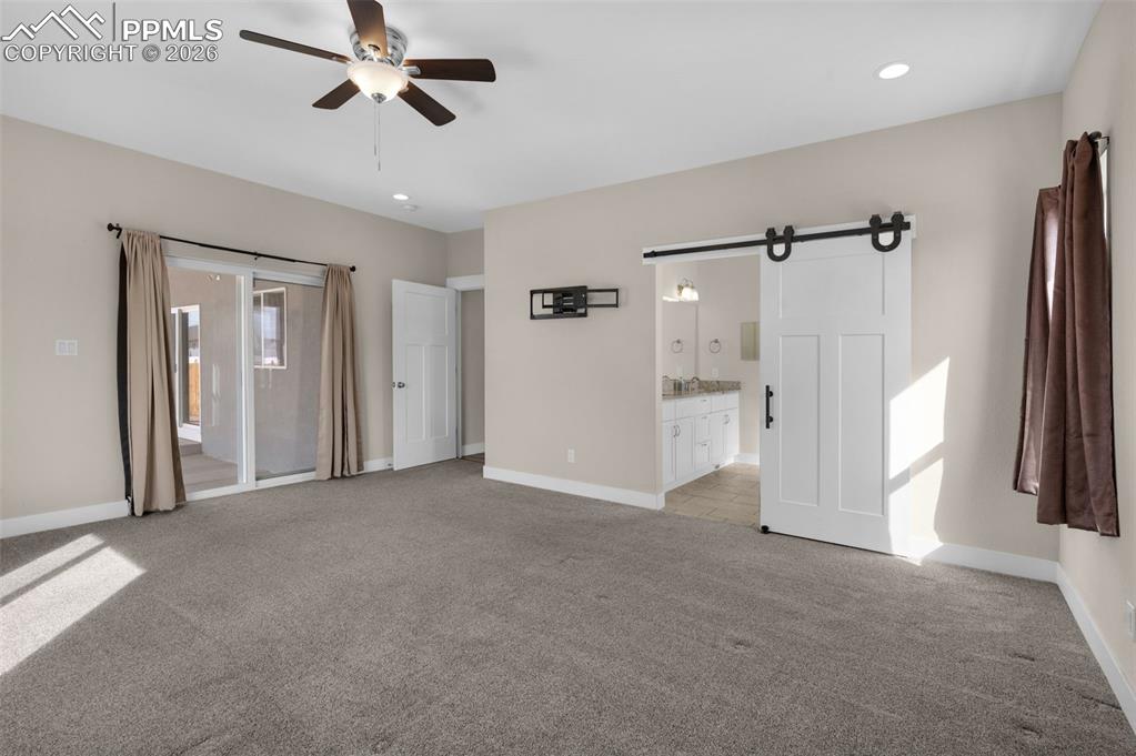 Image 16 of 30: Bedroom