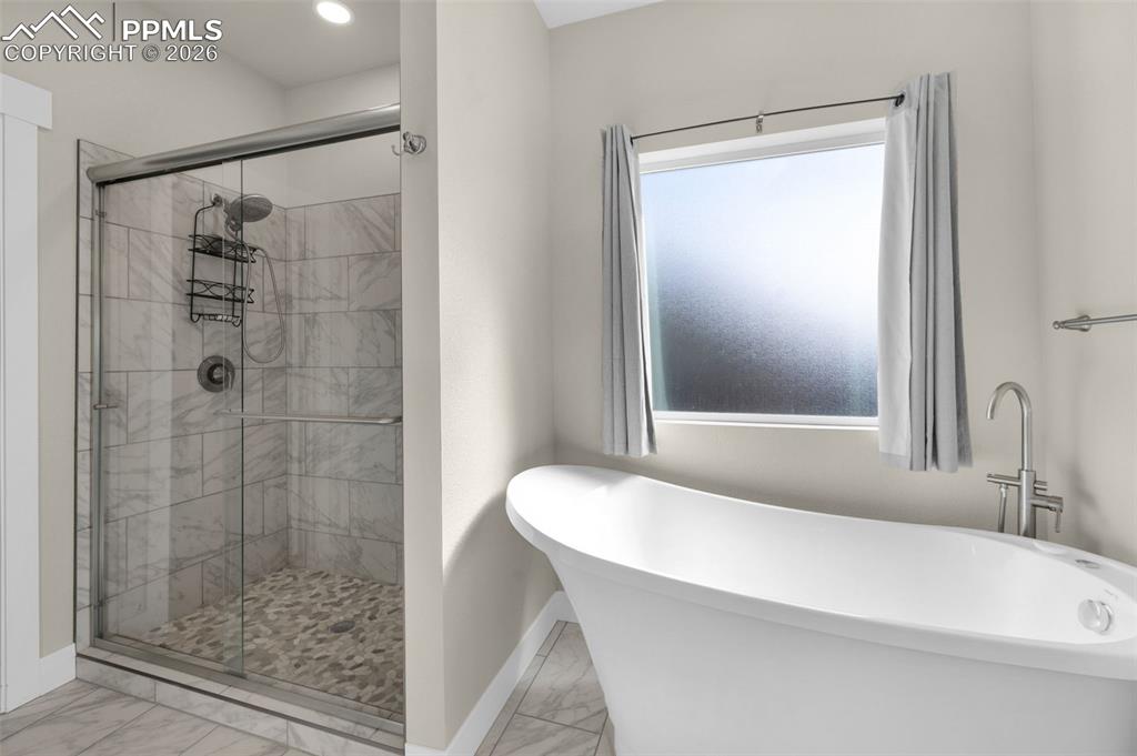 Image 17 of 30: Bathroom