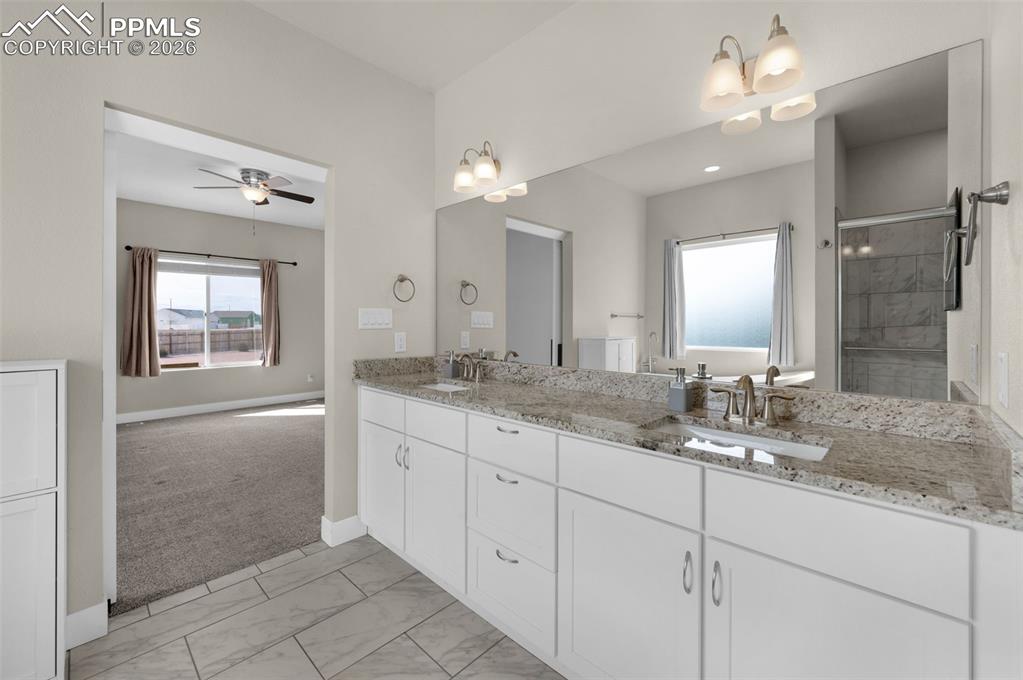 Image 18 of 30: Bathroom