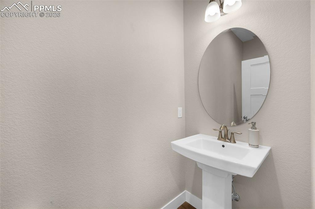 Image 23 of 30: Bathroom