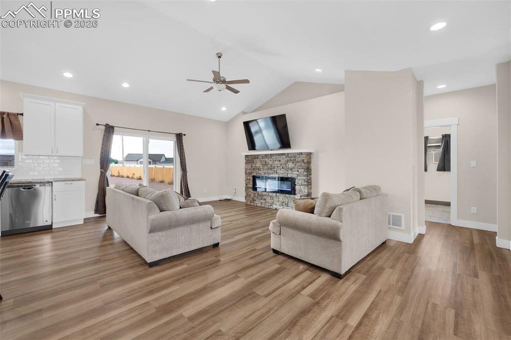 Image 7 of 30: Living Room