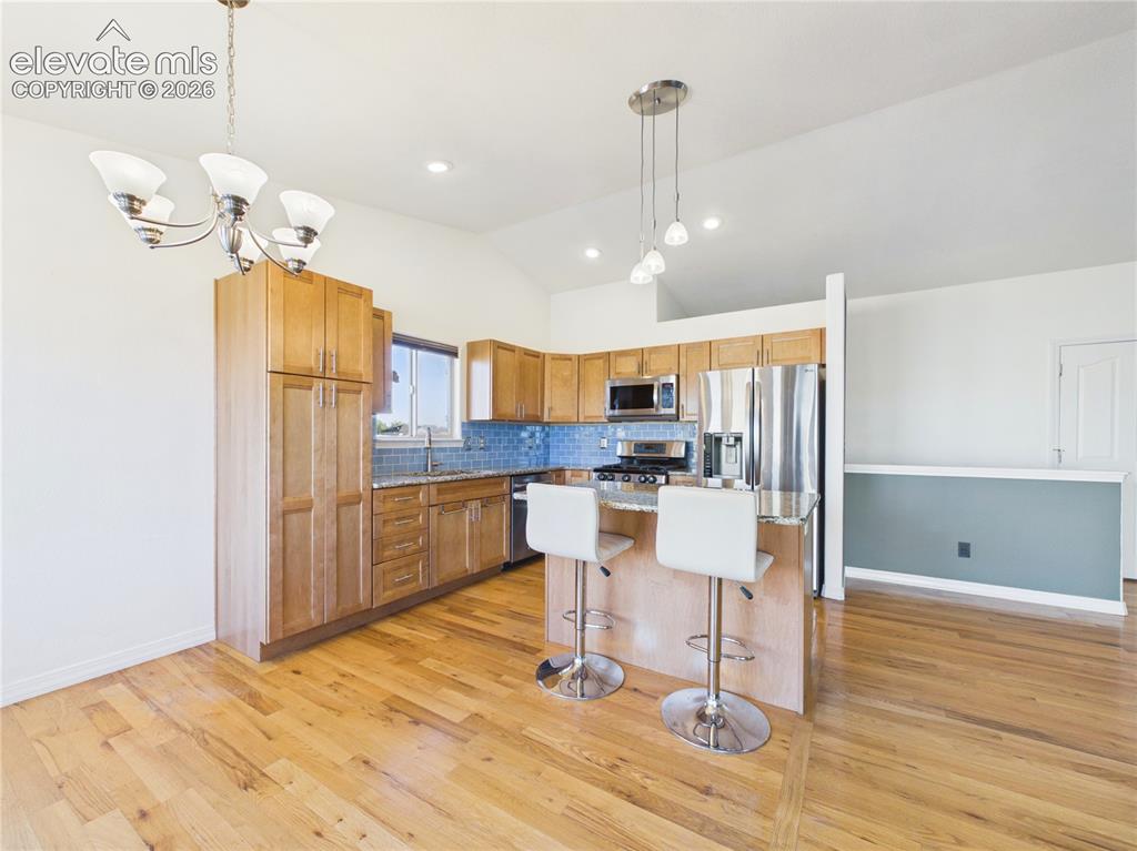 Image 17 of 50: Kitchen