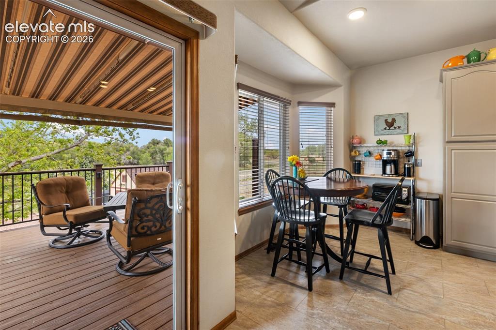 Image 19 of 50: Dining Area
