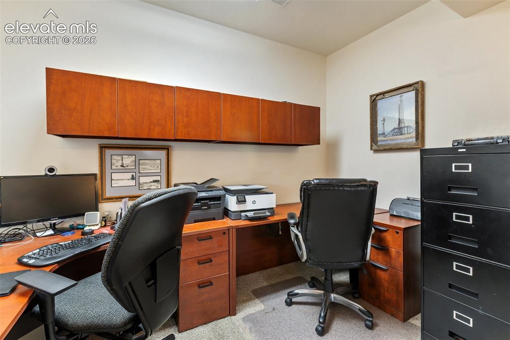 Image 44 of 50: Office