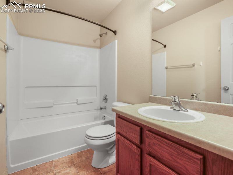 Image 31 of 38: Bathroom