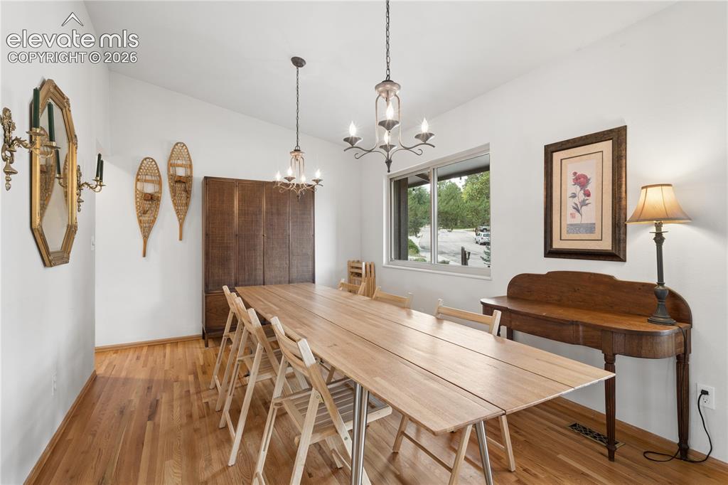 Image 19 of 44: Dining Room