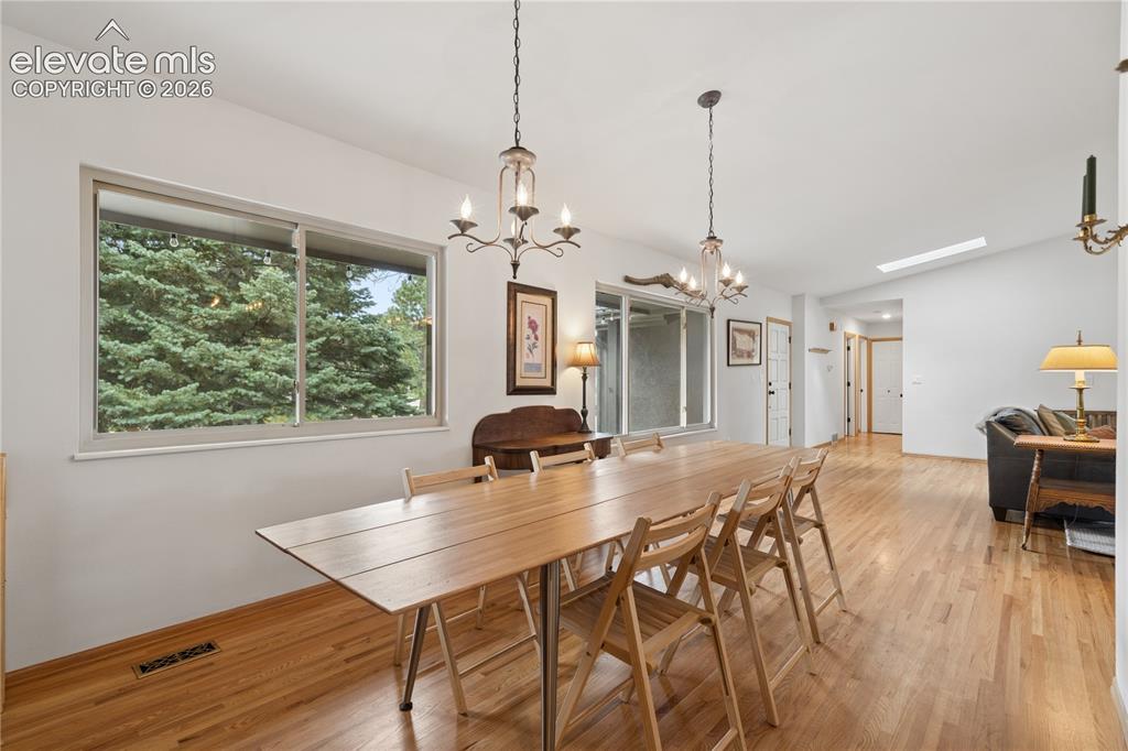 Image 20 of 44: Dining Area