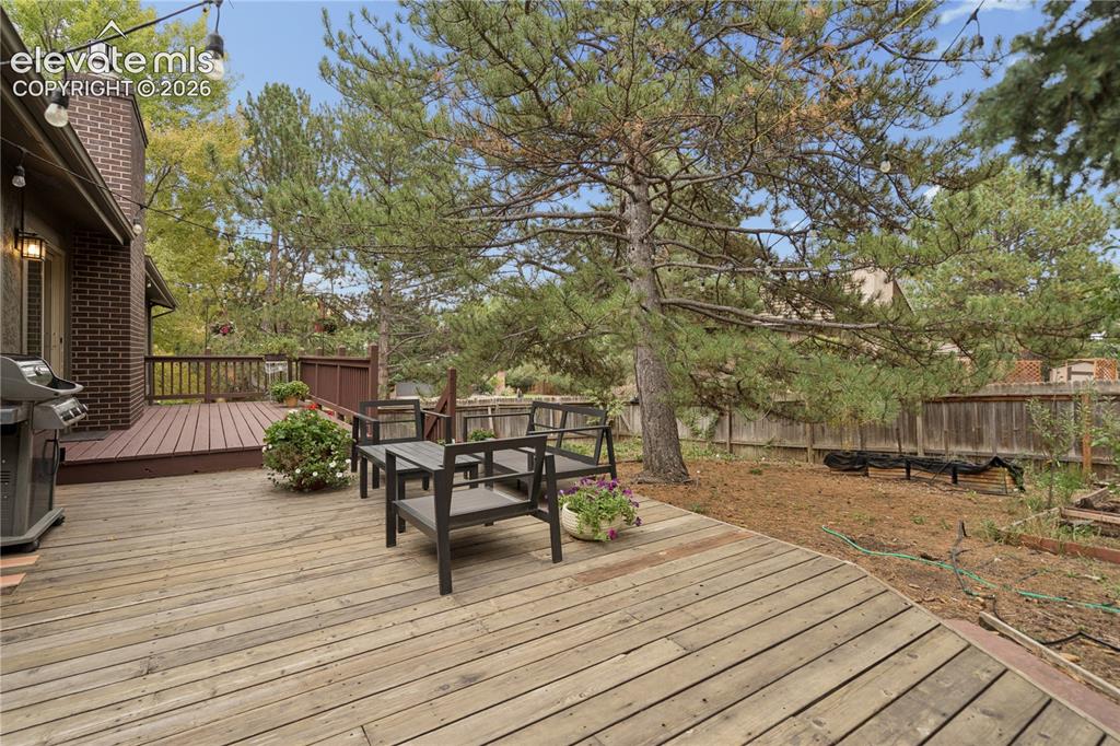 Image 43 of 44: Deck
