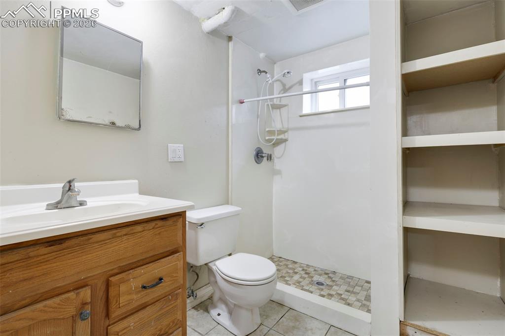 Image 17 of 26: Bathroom