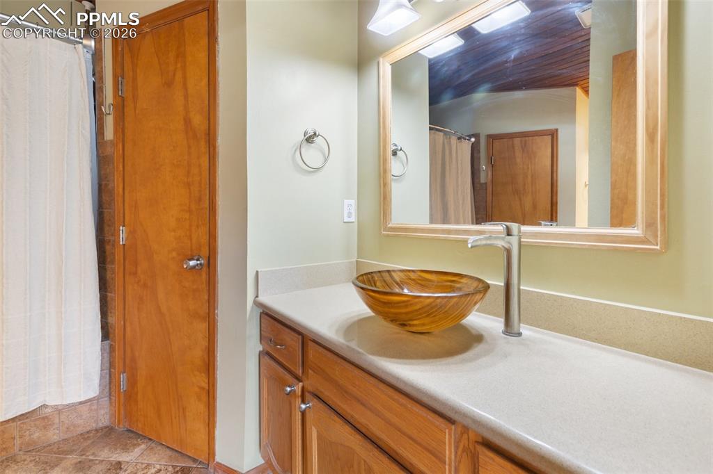 Image 16 of 31: His and her closets