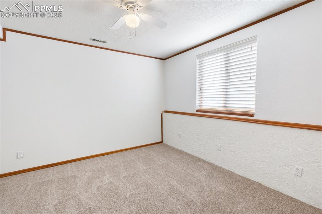 Image 23 of 31: Bedroom