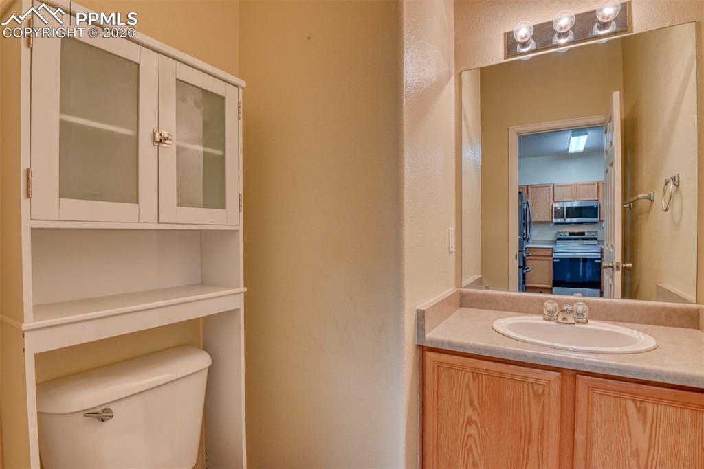 Image 14 of 50: Bathroom