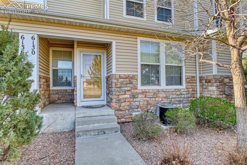 Image 2 of 50: Entry