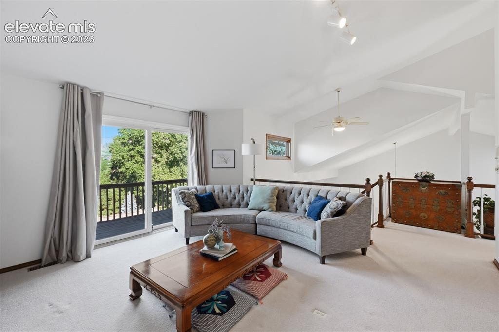 Image 16 of 44: Loft