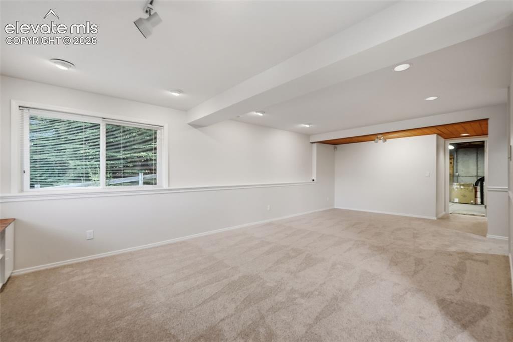 Image 36 of 44: Family Room