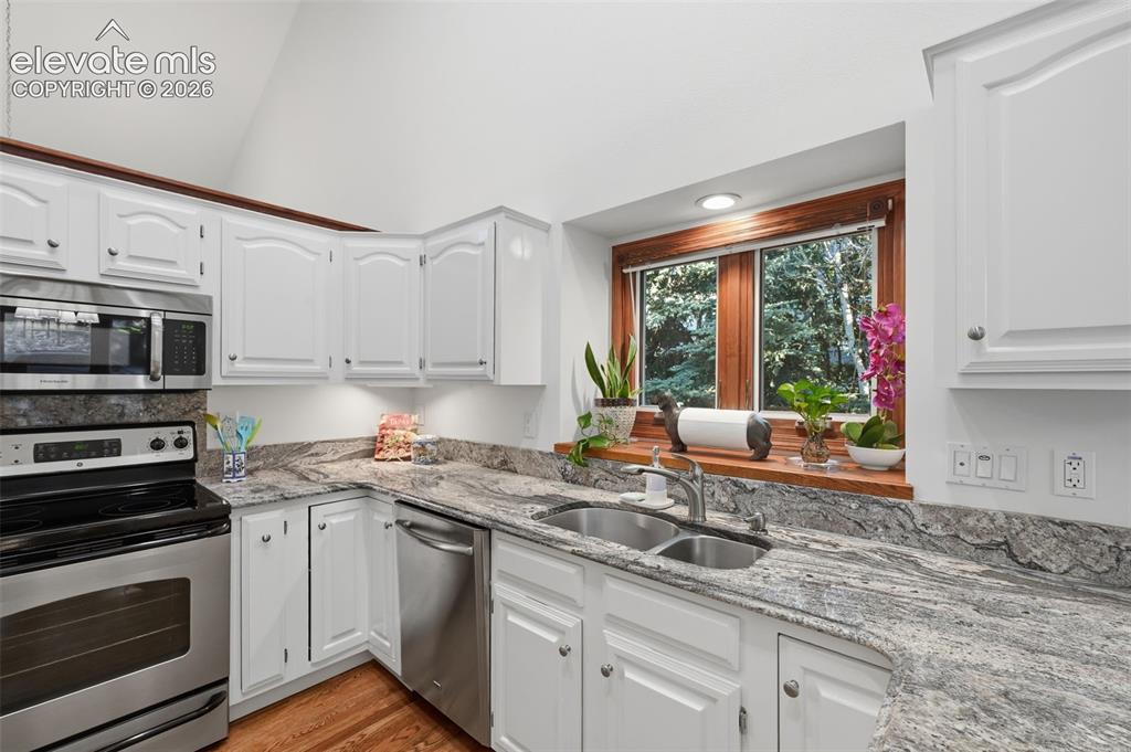 Image 8 of 44: Kitchen