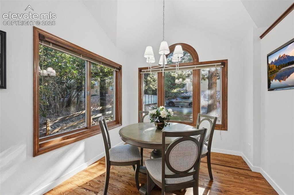 Image 9 of 44: Dining Area
