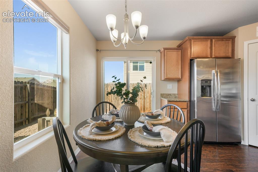 Image 12 of 50: Dining Area