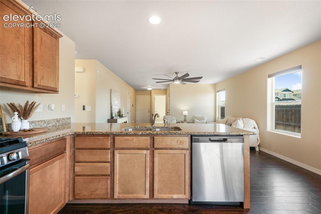 Image 17 of 50: Kitchen