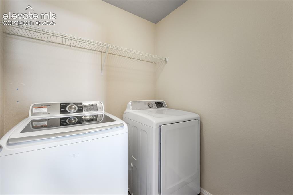 Image 19 of 50: Laundry