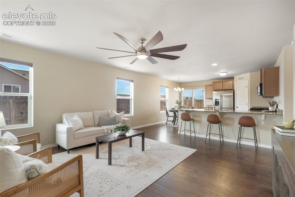 Image 8 of 50: Living Room