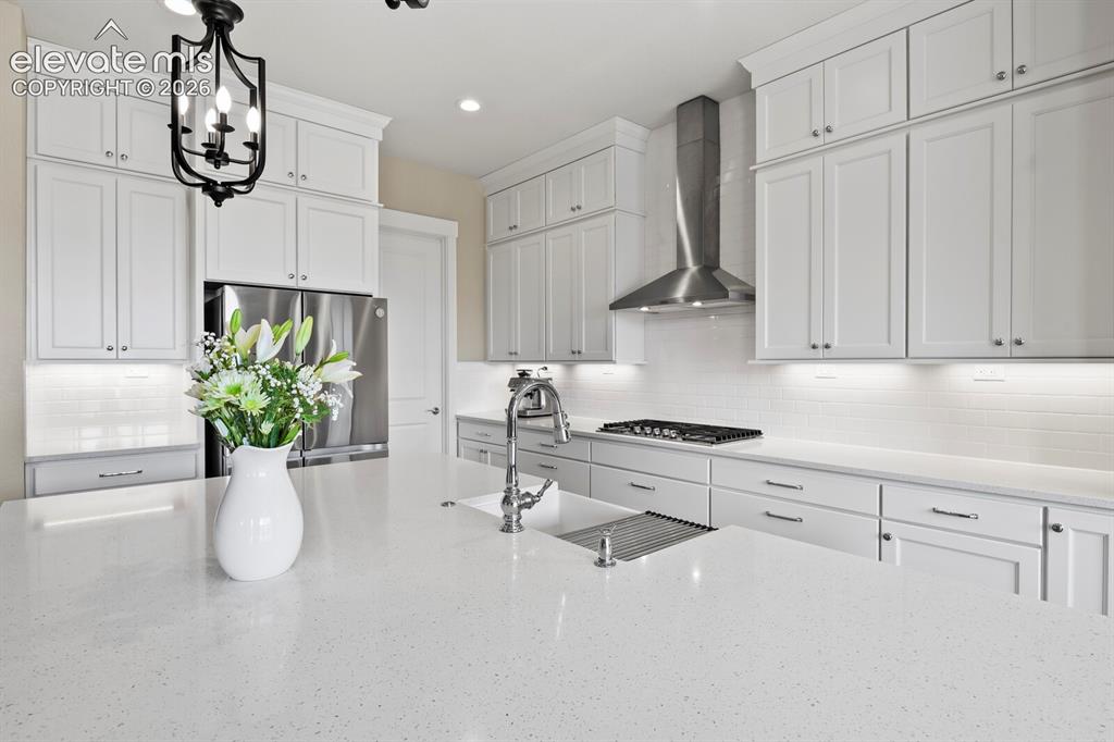 Image 4 of 48: Kitchen