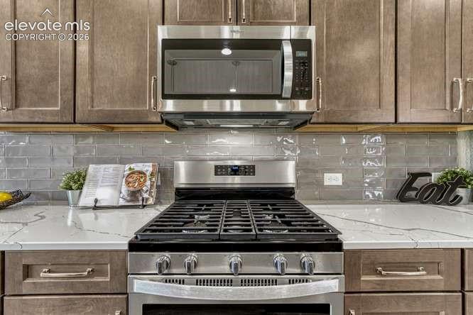 Image 15 of 42: Kitchen