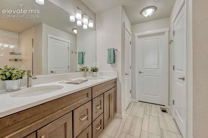 Image 29 of 42: Bathroom
