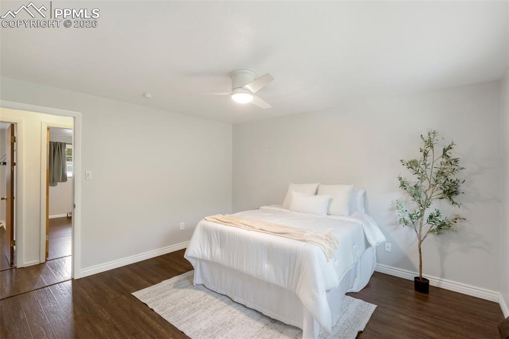 Image 14 of 36: Bedroom