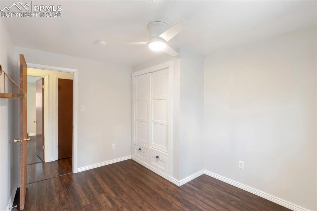 Image 17 of 36: Bedroom