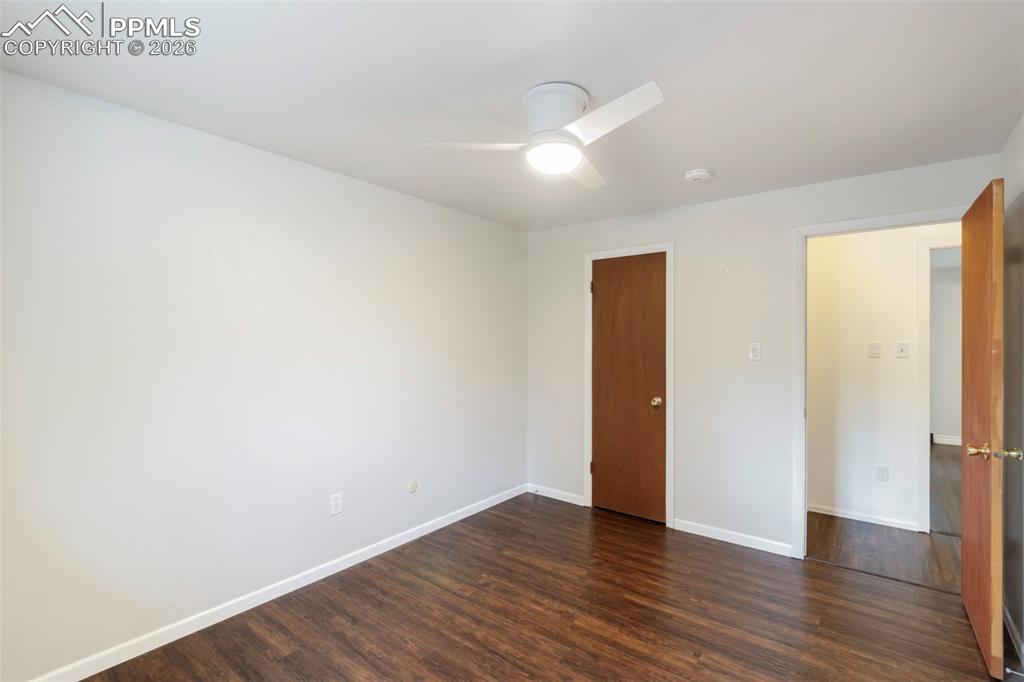 Image 19 of 36: Bedroom