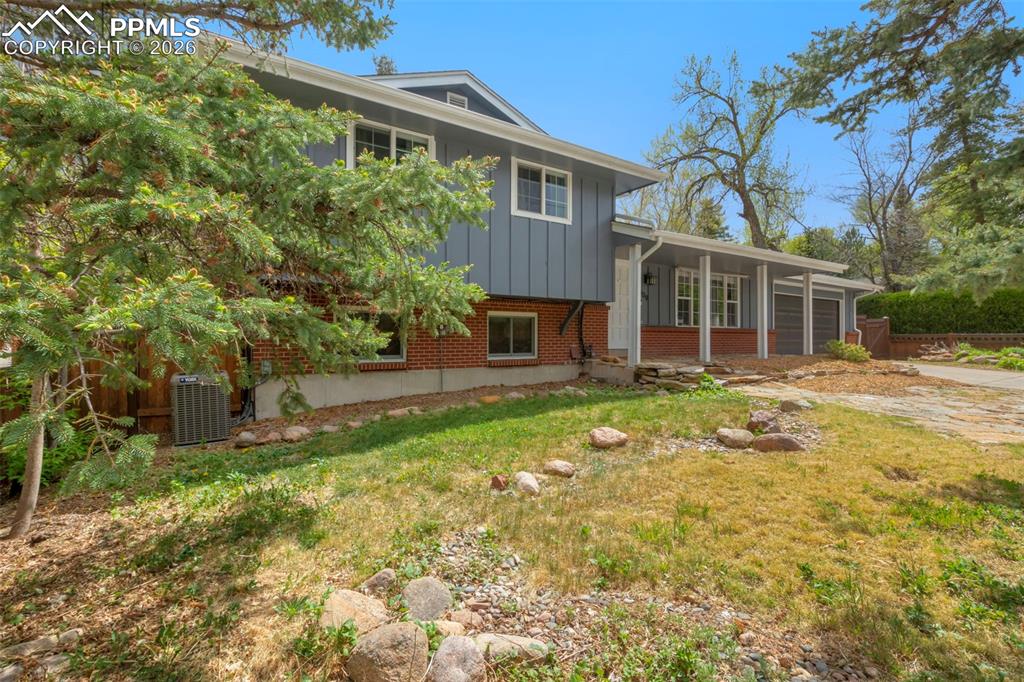 Image 3 of 36: Front of Structure