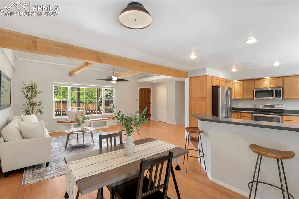 Image 8 of 36: Dining Area