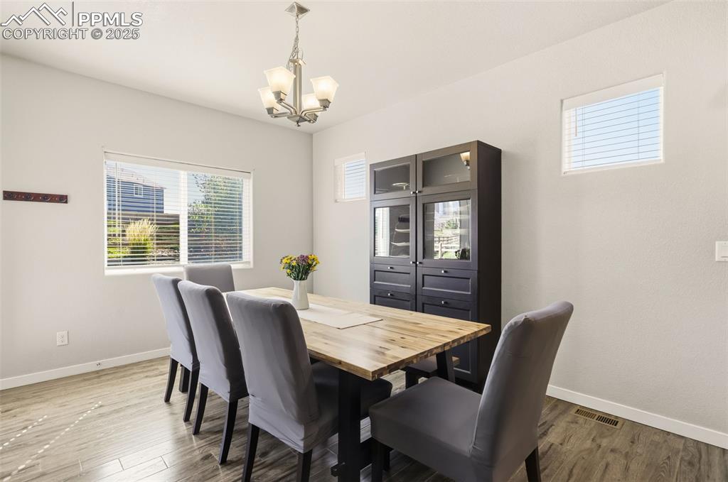 Image 12 of 34: Dining Area