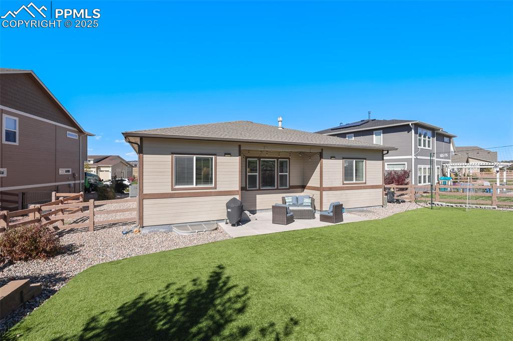 Image 34 of 34: Back of Structure