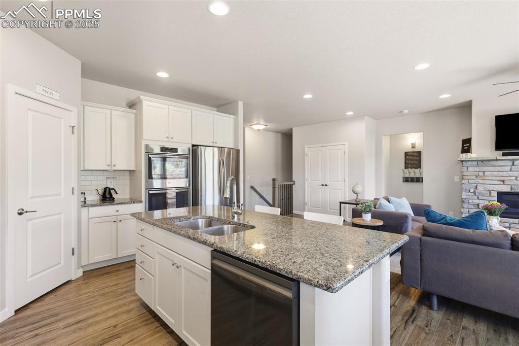 Image 8 of 34: Kitchen