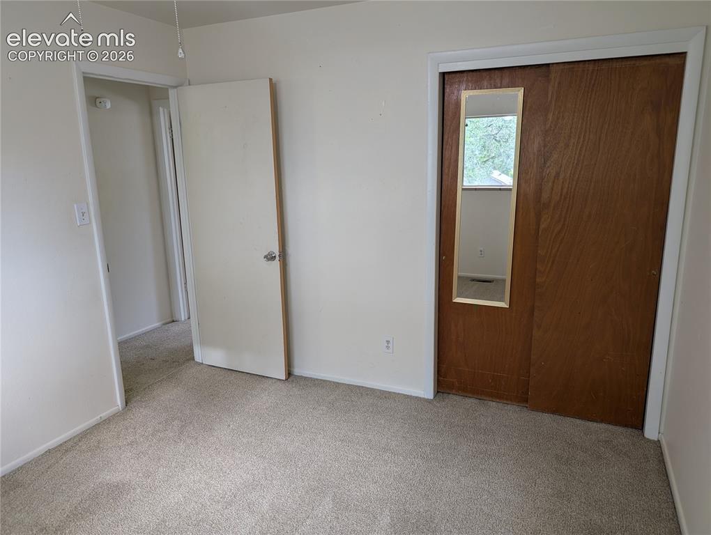 Image 10 of 27: Bedroom