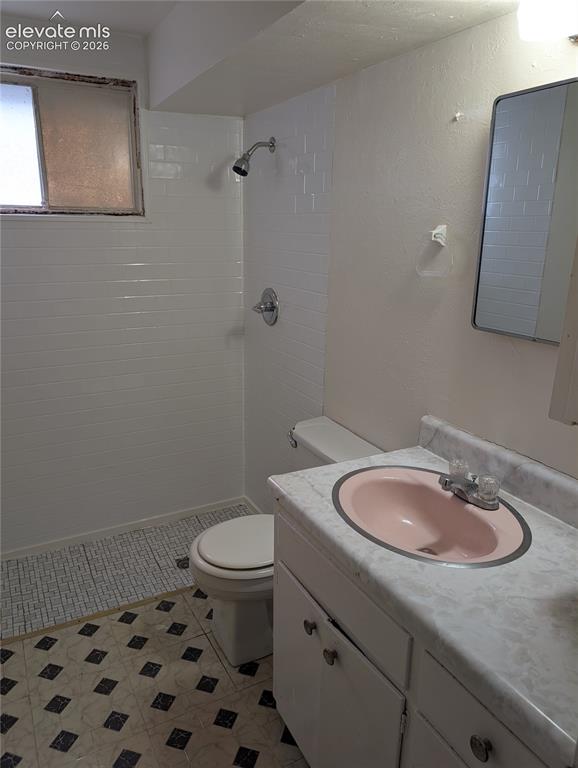 Image 20 of 27: Bathroom