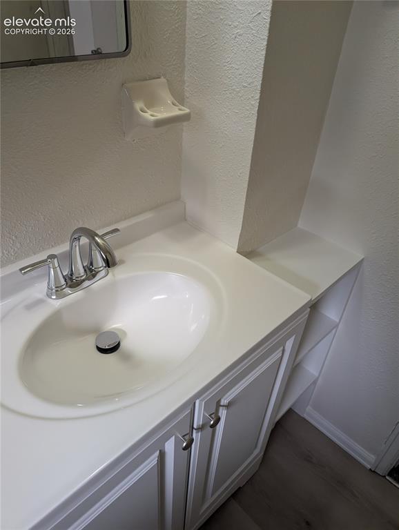 Image 6 of 27: Bathroom
