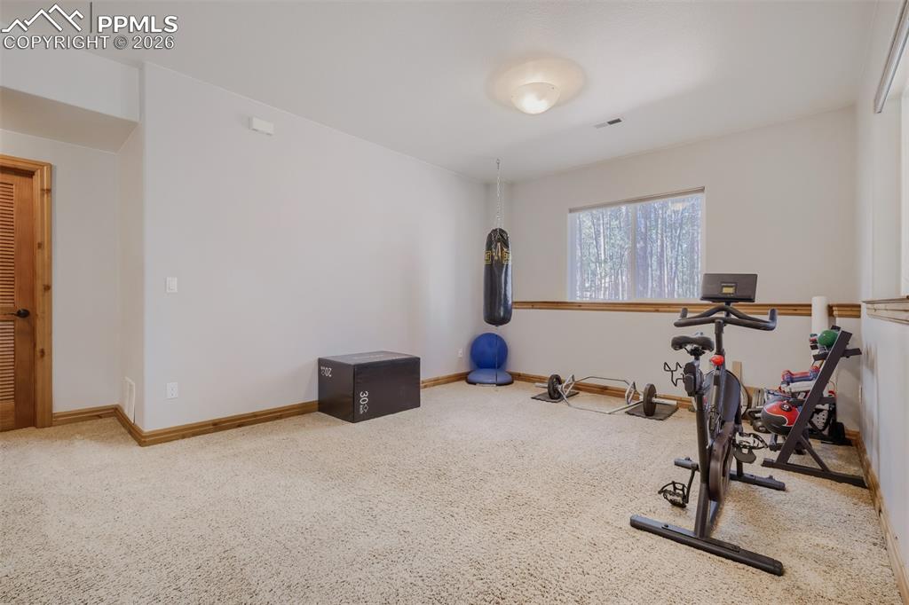 Image 27 of 49: Exercise room 