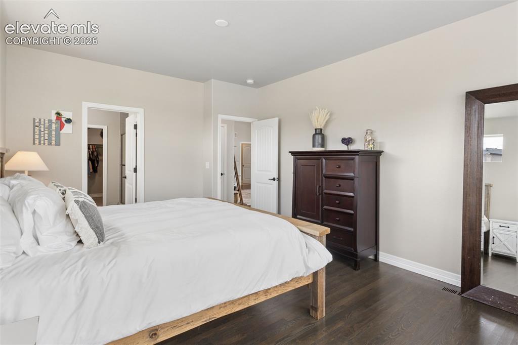 Image 16 of 34: Bedroom