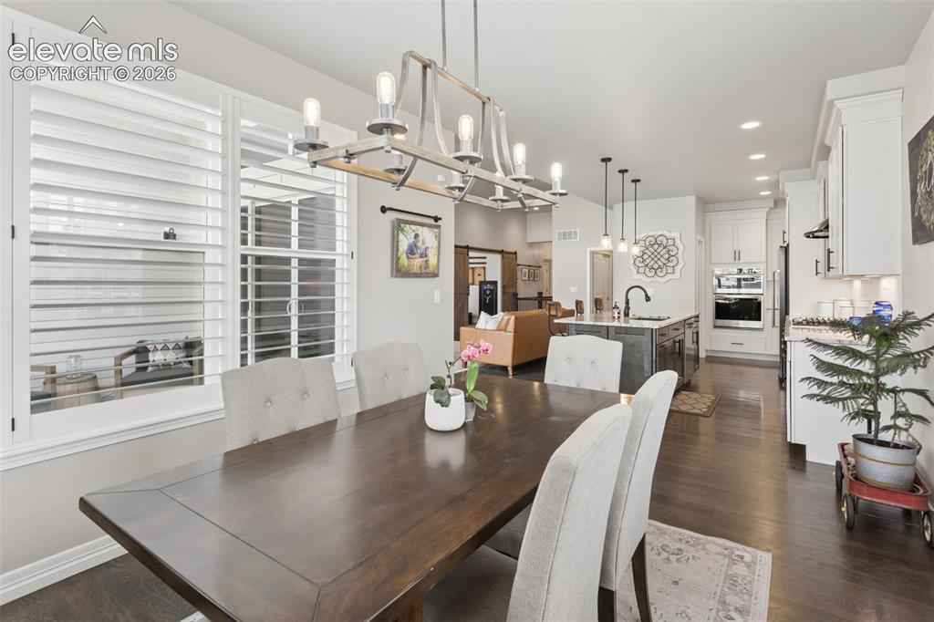 Image 8 of 34: Dining Area