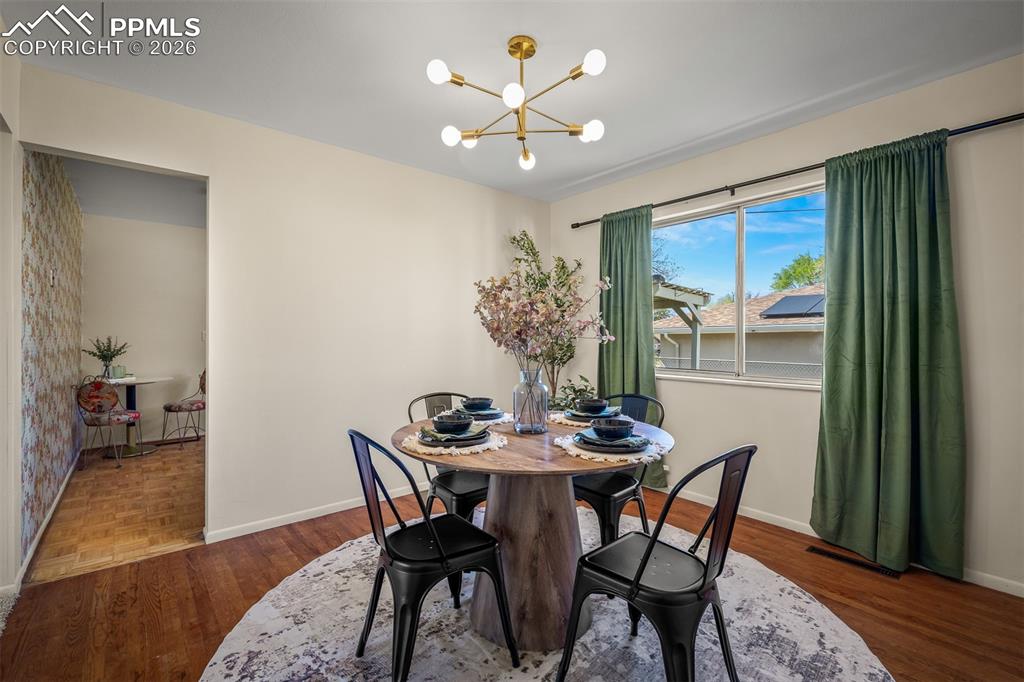 Image 15 of 39: Dining Area